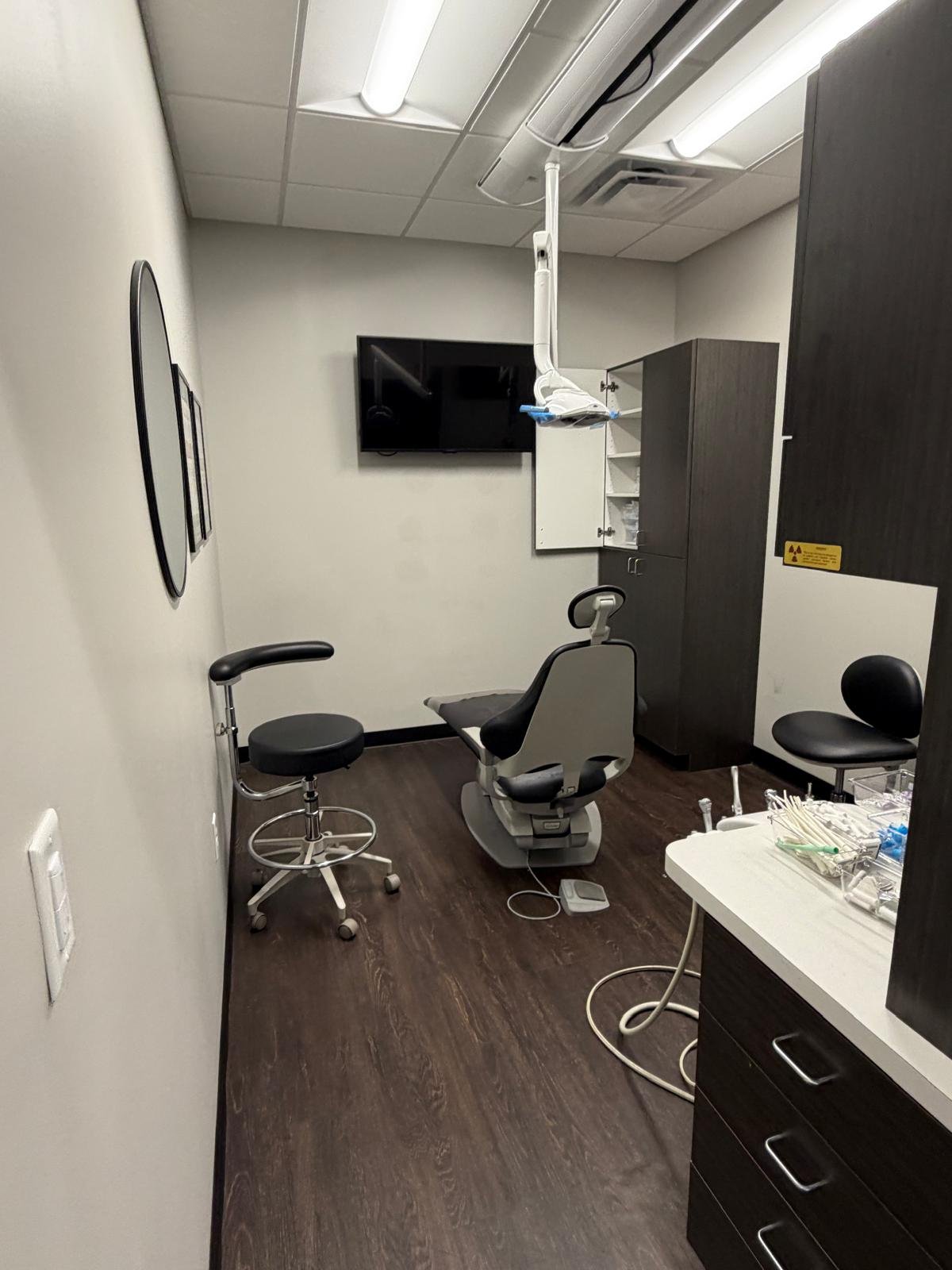 Sala com cadeira odontológica